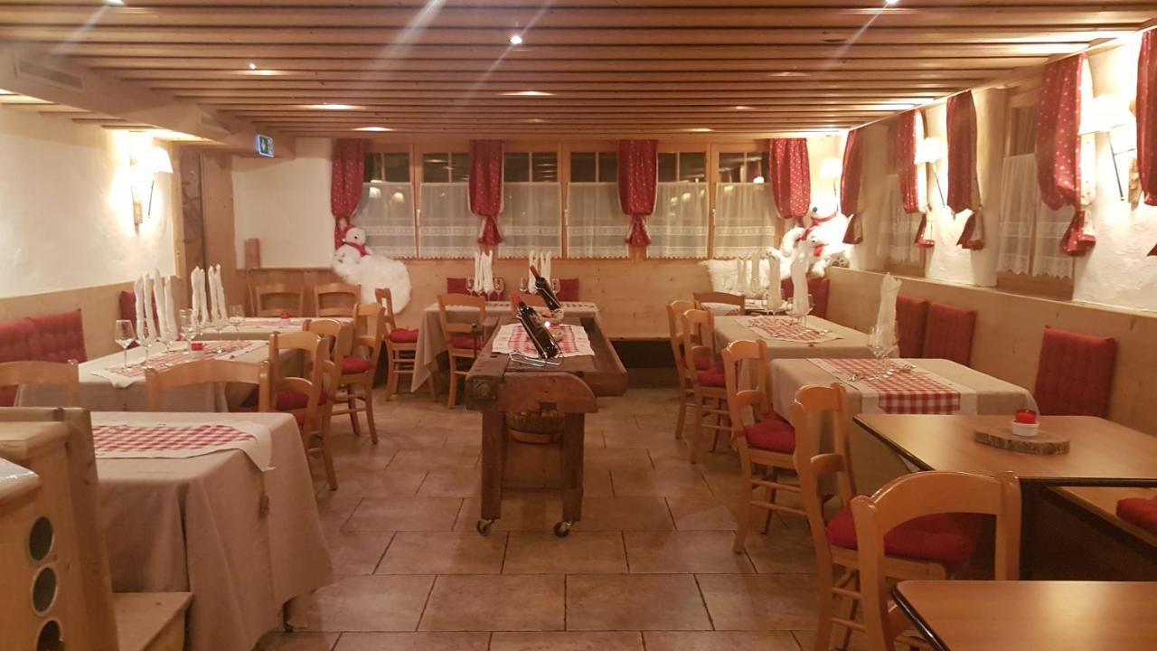 Auberge De L'Ours Vers L'Eglise Exterior photo